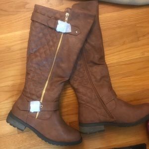 Brand new size 7 brown boots